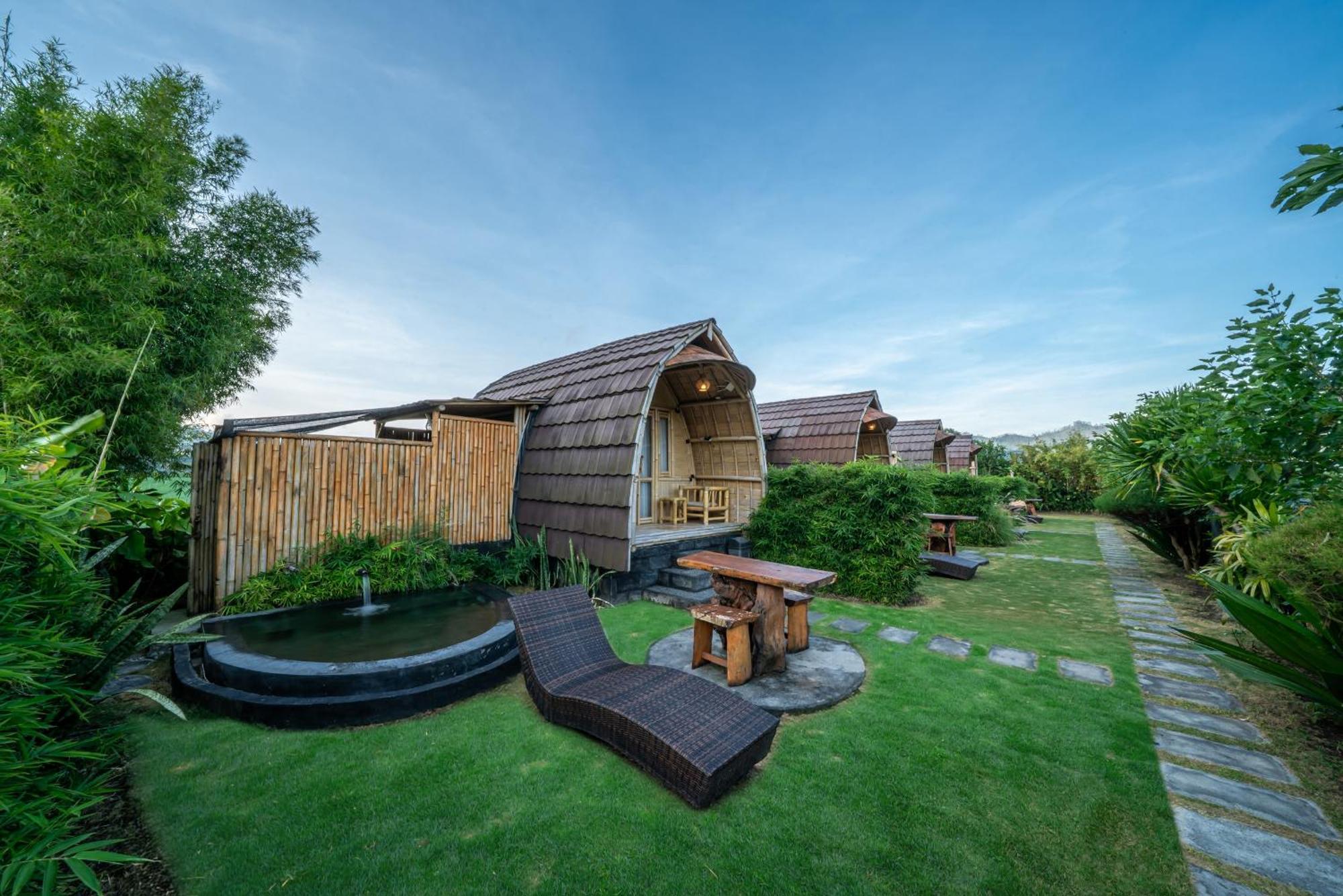 Tegal Bamboo Cottages & Private Hot Spring Baturaja  Dış mekan fotoğraf