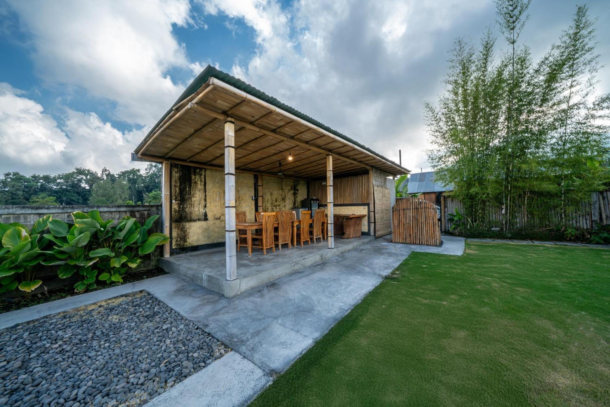 Tegal Bamboo Cottages & Private Hot Spring Baturaja  Dış mekan fotoğraf