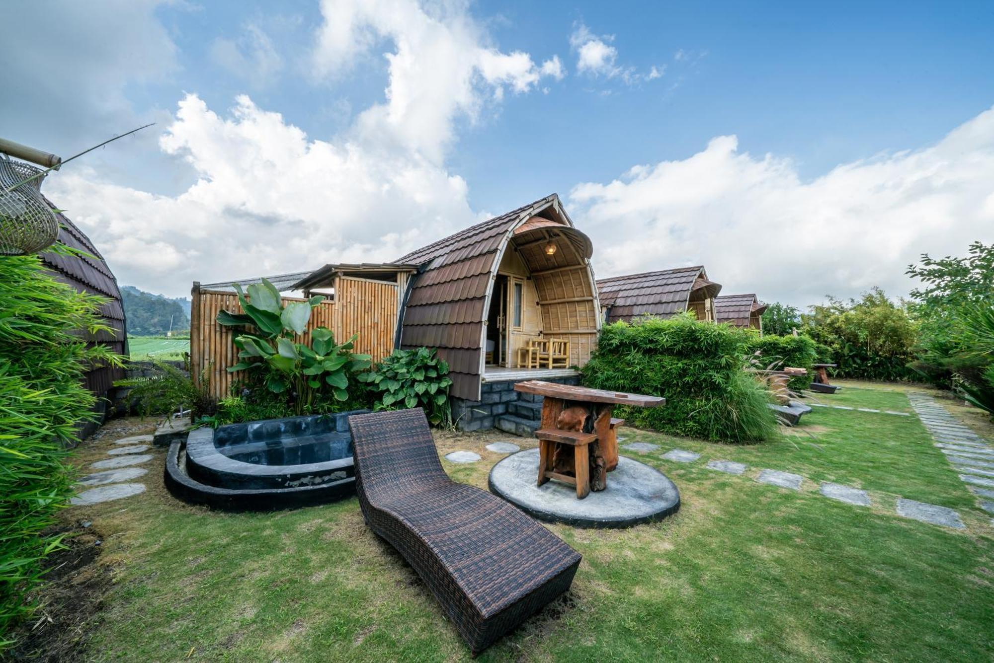 Tegal Bamboo Cottages & Private Hot Spring Baturaja  Dış mekan fotoğraf