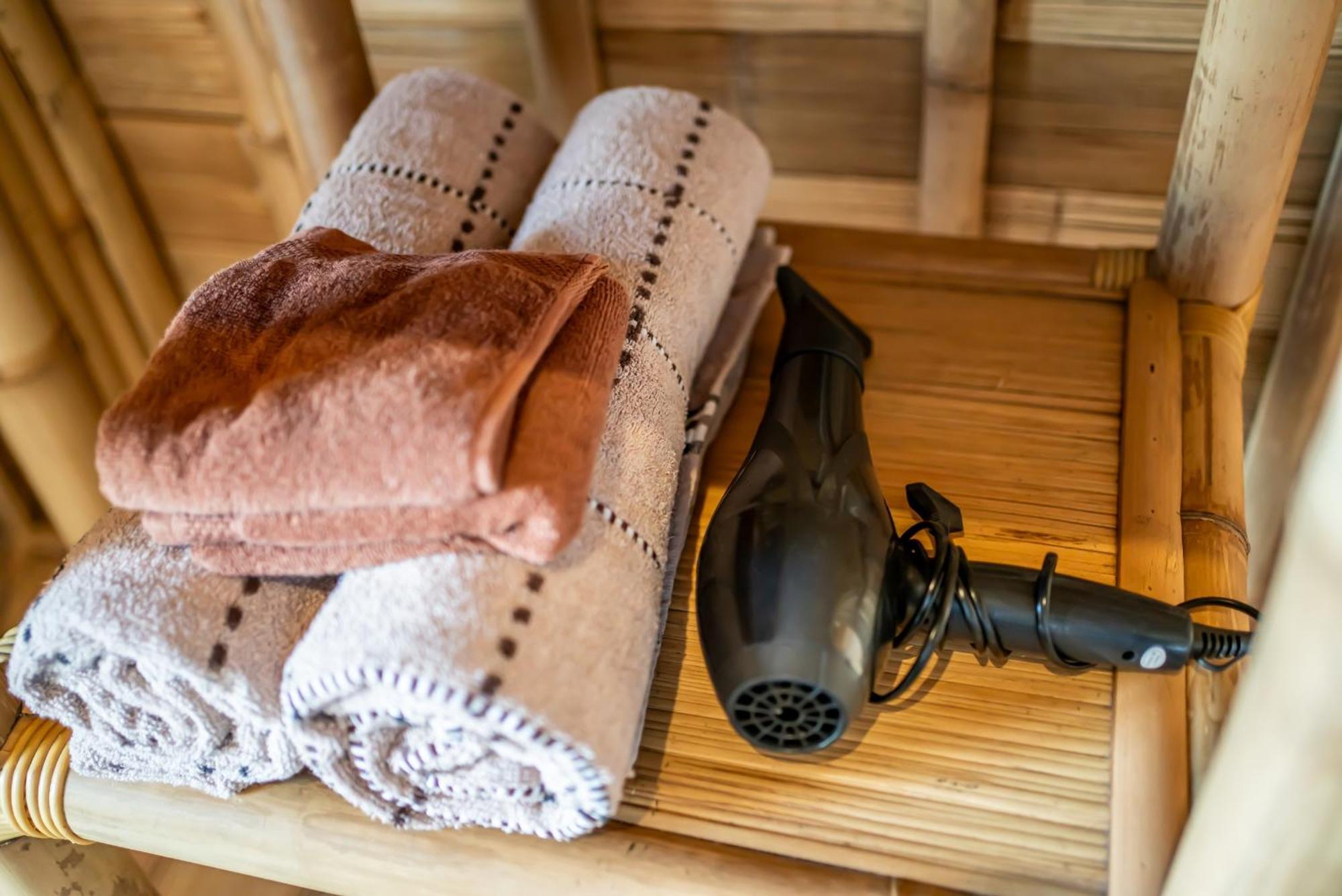 Tegal Bamboo Cottages & Private Hot Spring Baturaja  Dış mekan fotoğraf